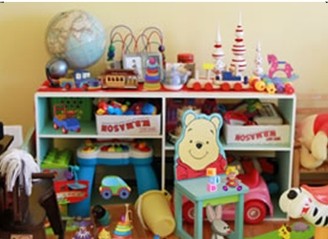 凌乱的玩具室